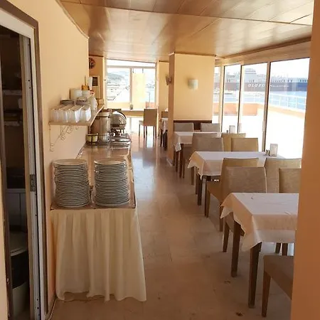 Faik Hotel Cesme